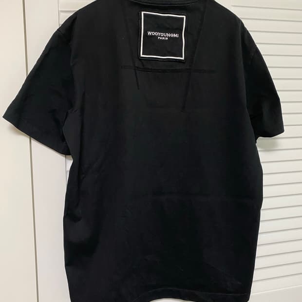 우영미 스퀘어 라벨 반팔 티셔츠 46사이즈