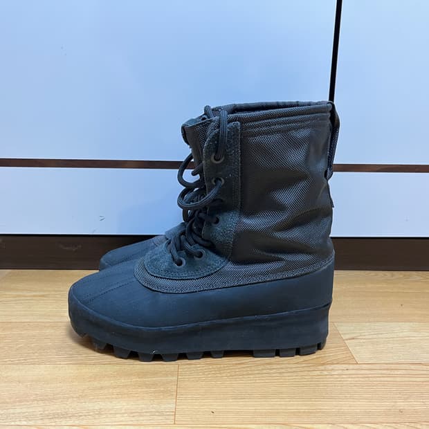 260)이지 부츠 950 파이렛 블랙