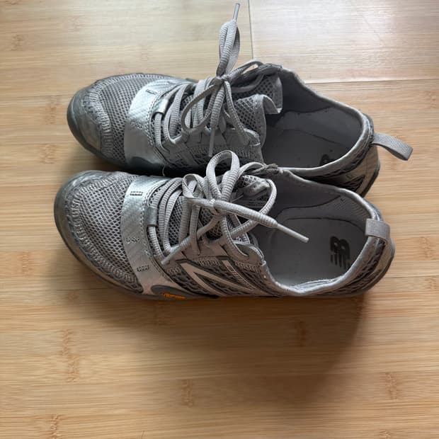 뉴발란스 미니머스 mt10 실버 메탈릭