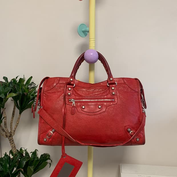 발렌시아가 클래식 모터백 레드