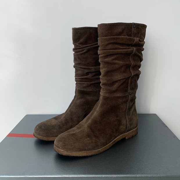 Wrinkled Suede Boots