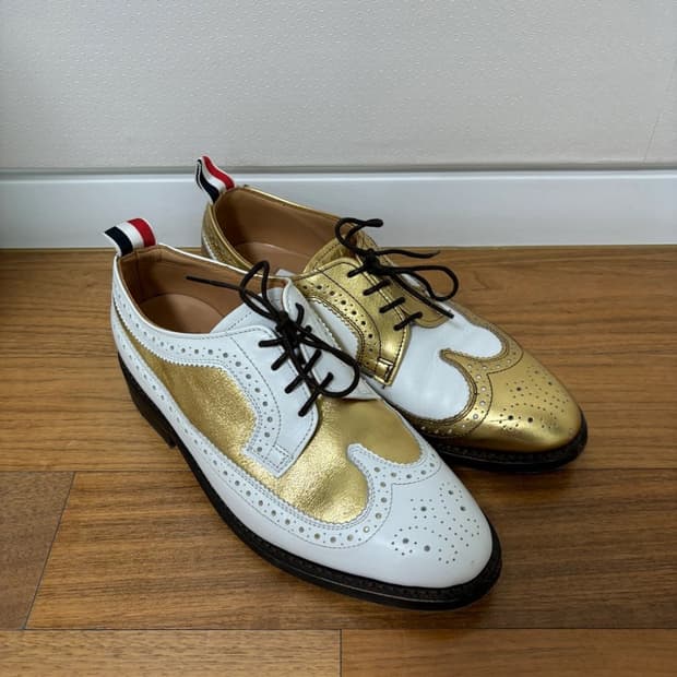 톰브라운 메탈릭 골드 화이트 윙팁