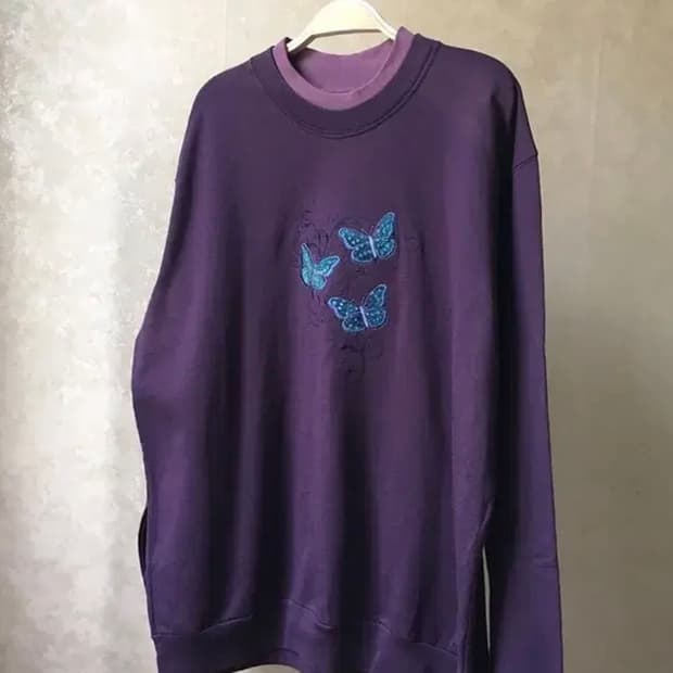 빈티지 나비 맨투맨 