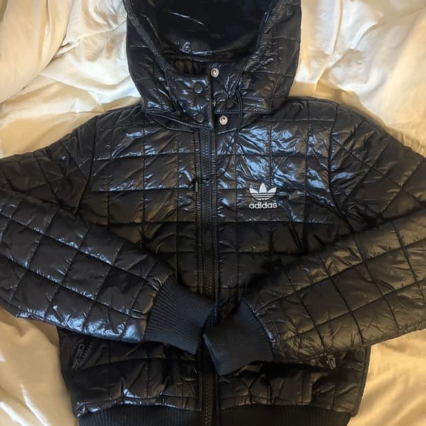 아디다스 블랙 퀄팅 경량패딩 S