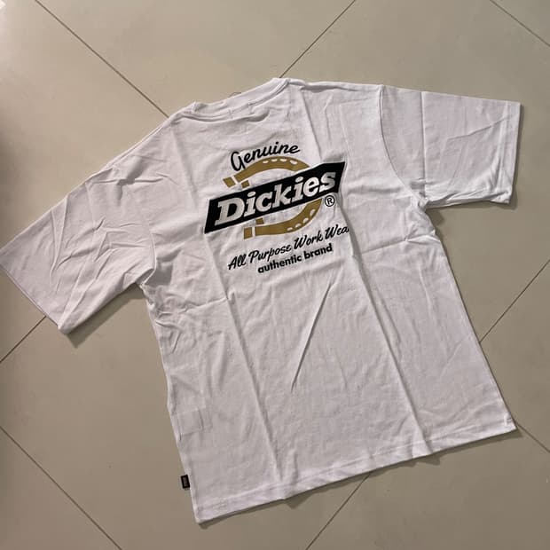 back print crew neck tee 블랙 프린트 크루 넥 티