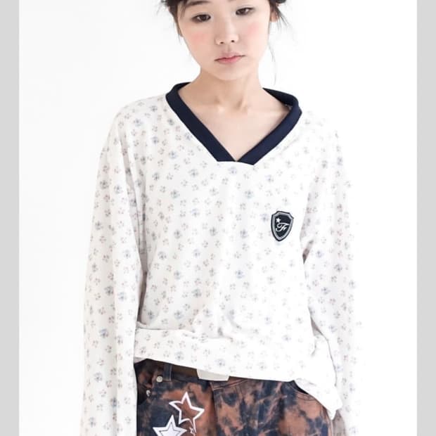 샵페어리 V flower terry shirt 브이넥 플라워 테리 셔츠