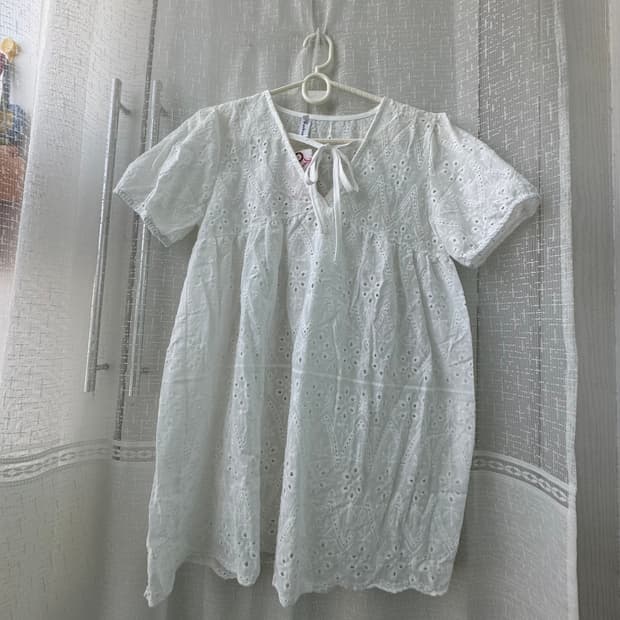 새상품 화이트 펀칭레이스 반팔 블라우스 예뻐요