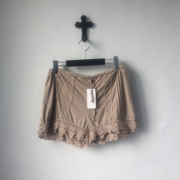 Crochet trimming point short