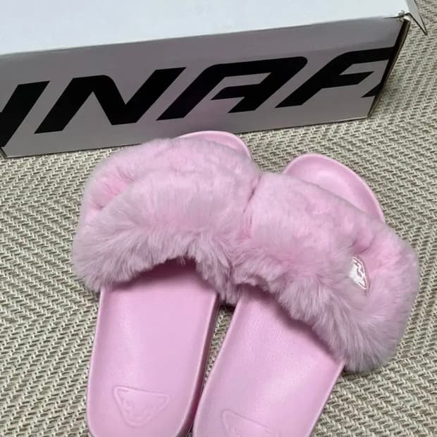 다이나핏 뮬 슬리퍼 핑크 퍼 장식