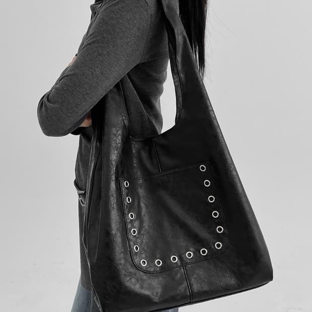 블랙업 리엘빈 아일렛 레더 숄더백 