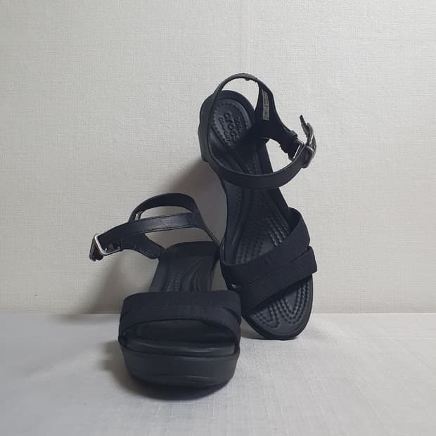 크록스 레이2 앵클 스트랩 웨지 샌들 블랙 230mm