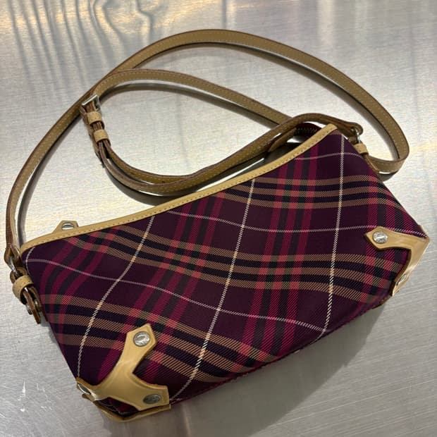 버버리 블루라벨 체크 미니 숄더백