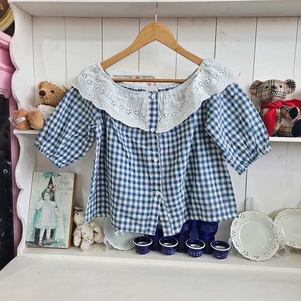 체크 레이스 오프숄더 블라우스