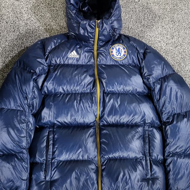 아디다스 첼시 구스다운 패딩

