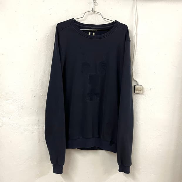 릭오웬스 다크쉐도우 비대칭 자수 맨투맨 스웻셔츠