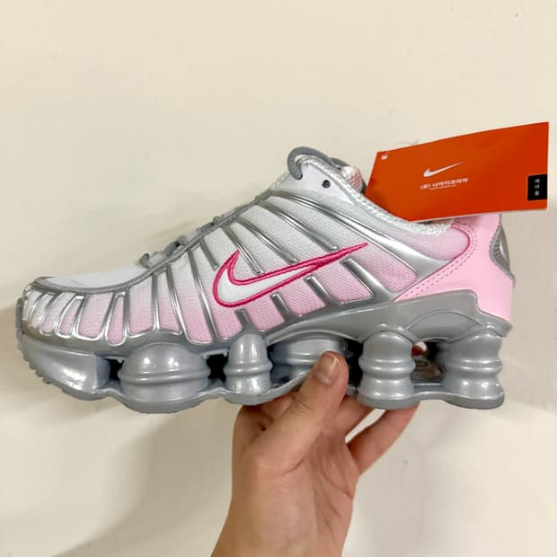 (230)(새상품)나이키 스니커즈 샥스 tl 메탈릭 실버 핑크