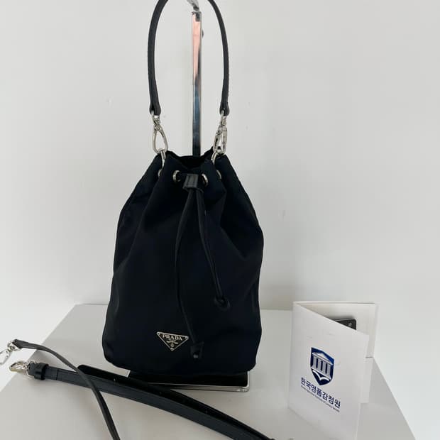 프라다 포코노 나일론 파우치백 버킷백