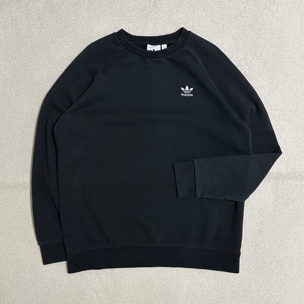 아디다스 에센셜 크루