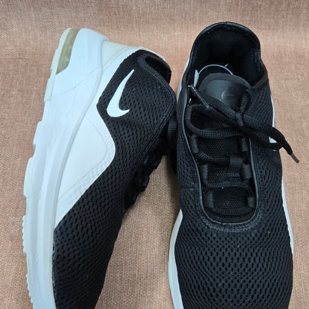 나이키 270mm- 에어맥스모션2 스니커즈