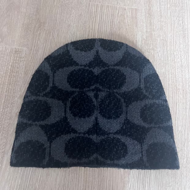 코치시그니처 비니 