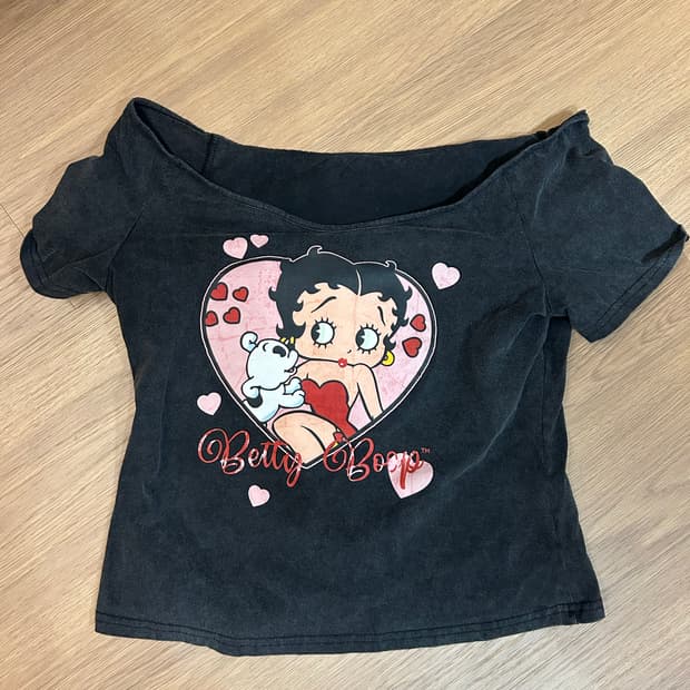 베티붑 오프숄더 티셔츠 