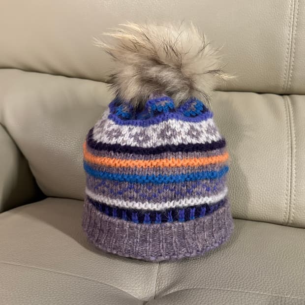 Italy Pattern detail pompom knit beanie