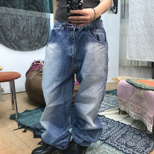 PHAT FARM 워싱 자수 디테일 연청 데님팬츠 