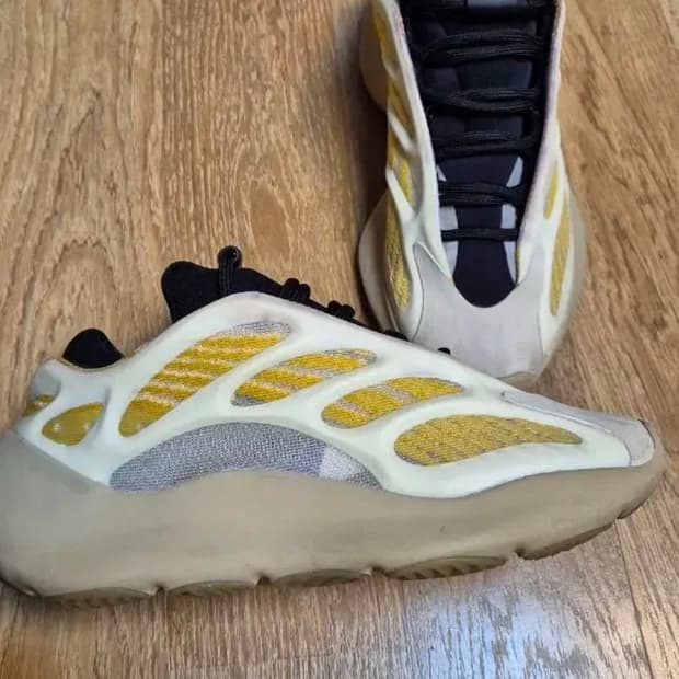 아디다스 이지700 v3 사플로워 220mm