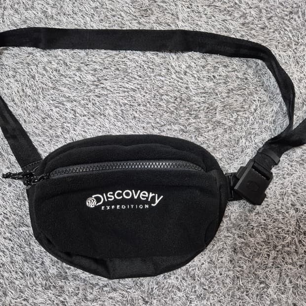 디스커버리 뽀글이 슬링백