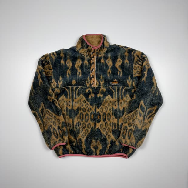 (103) 캐피탈 자바 카스리 패턴 플리스 풀오버