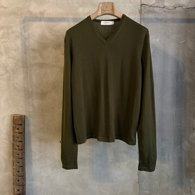 캘빈클라인 브이넥 니트 100