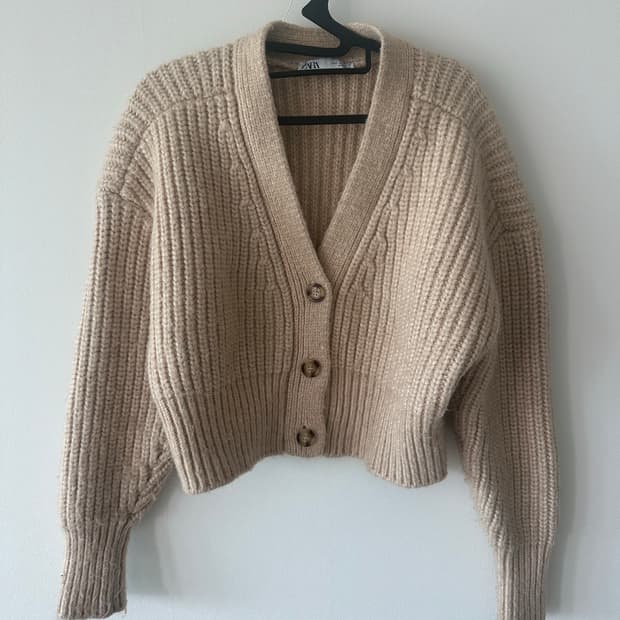 자라크롭가디건