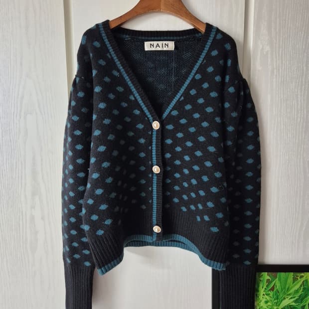 NAIN 블랙 도트 가디건