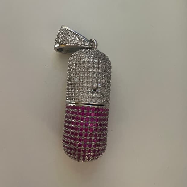 알약 아이스 펜던트