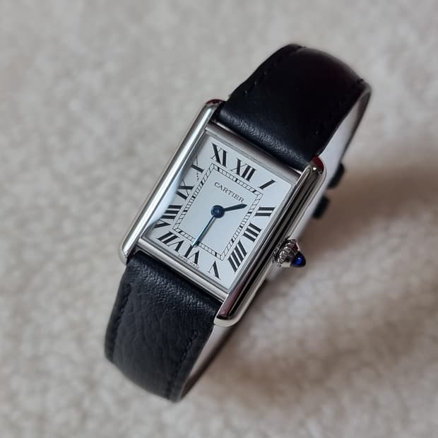 까르띠에 신형 탱크 머스트 스틸 S 쿼츠 여성시계 24년