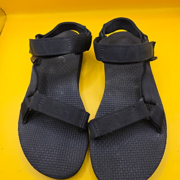 테바(Teva) 스트랩 샌들 230