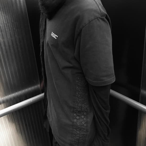 언더커버 아일렛 반팔