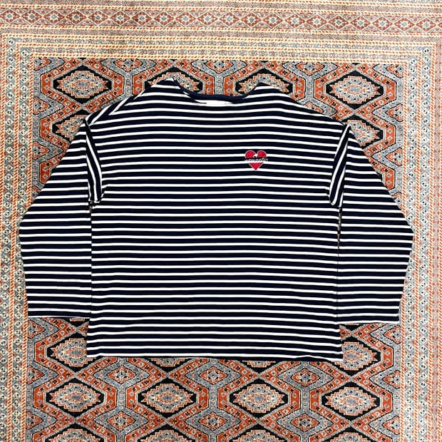 비욘드클로젯 로맨틱 자수로고 네이비 스트라이프 티셔츠 남성S