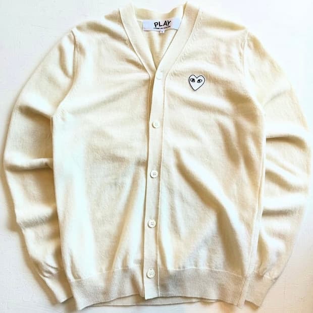 꼼데가르송 화이트 하트 패치 가디건