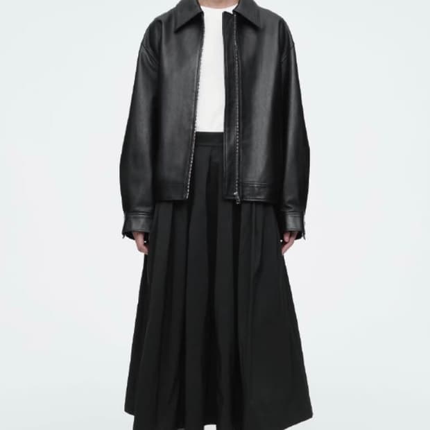 코스 플리티드 에이라인 미디 스커트