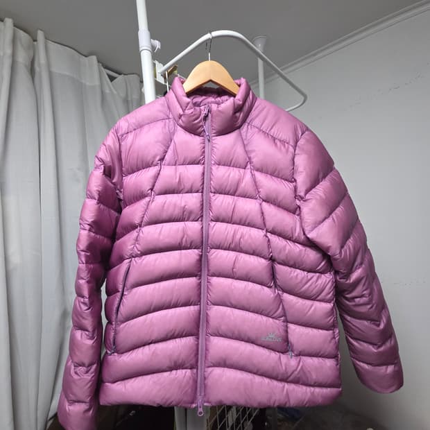 썬러브 경량패딩 핑크 라지 팔아요. 썬러브 플라이 라이트 다운 자켓 핑크
