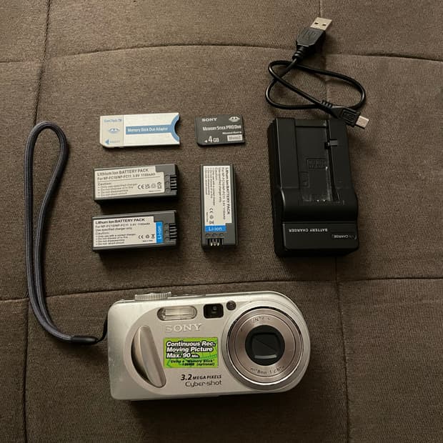 사이버샷 DSC-P8 2500장 메모리