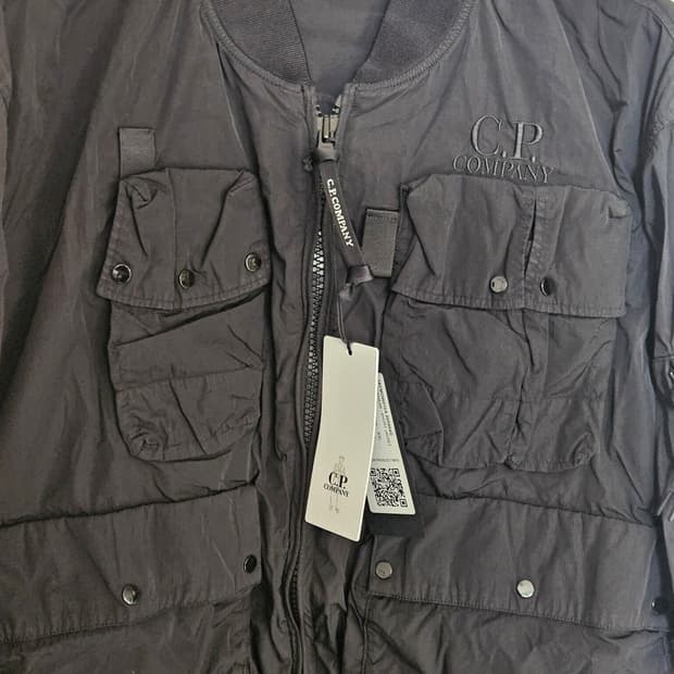 CP컴퍼니 크롬 R 양면 멀티포켓 봄버 자켓