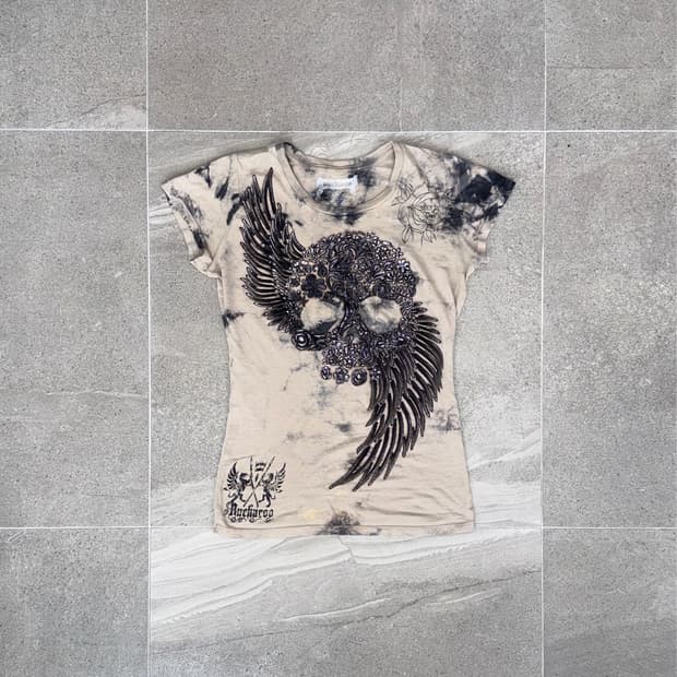 Buckaroo beige tie dye skull wing half t