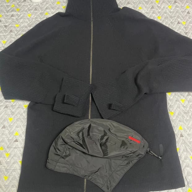 00‘s 프라다 스포츠 투웨이 니트 후드 집업