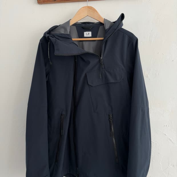 CP 컴퍼니 네이비 소프트쉘 고글 후드 자켓
