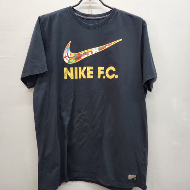 나이키 F.C 빅 프린팅 반팔티 L(남여공용)