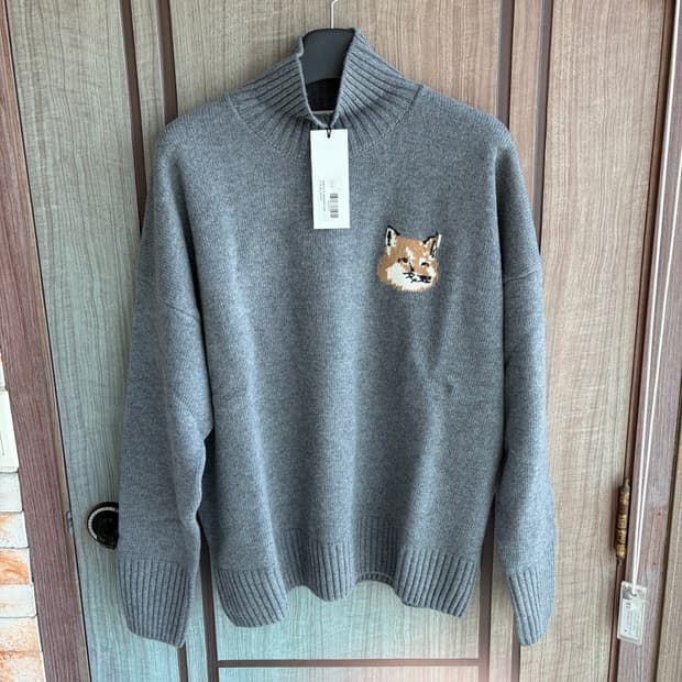새상품(XXL)메종키츠네 폭스 헤드 하이넥 니트 그레이