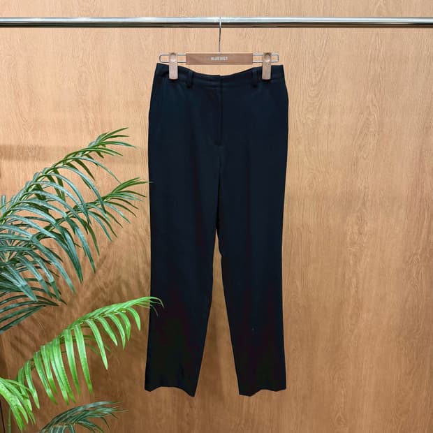 버버리 런던 울 슬랙스 팬츠 미니멀 무지 디테일 스트레이트핏 블랙