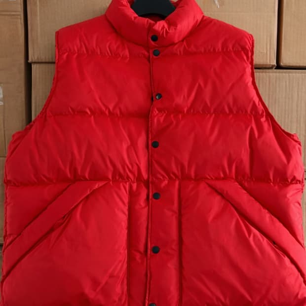 블랙아웃 다운베스트 m사이즈 팝니다